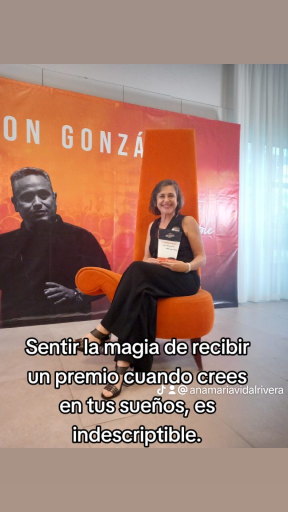 Ana y libro